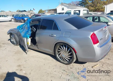 2017 Chrysler 300 Limited z USA, uszkodzony, nr VIN 2C3CCAAG0HH577645
